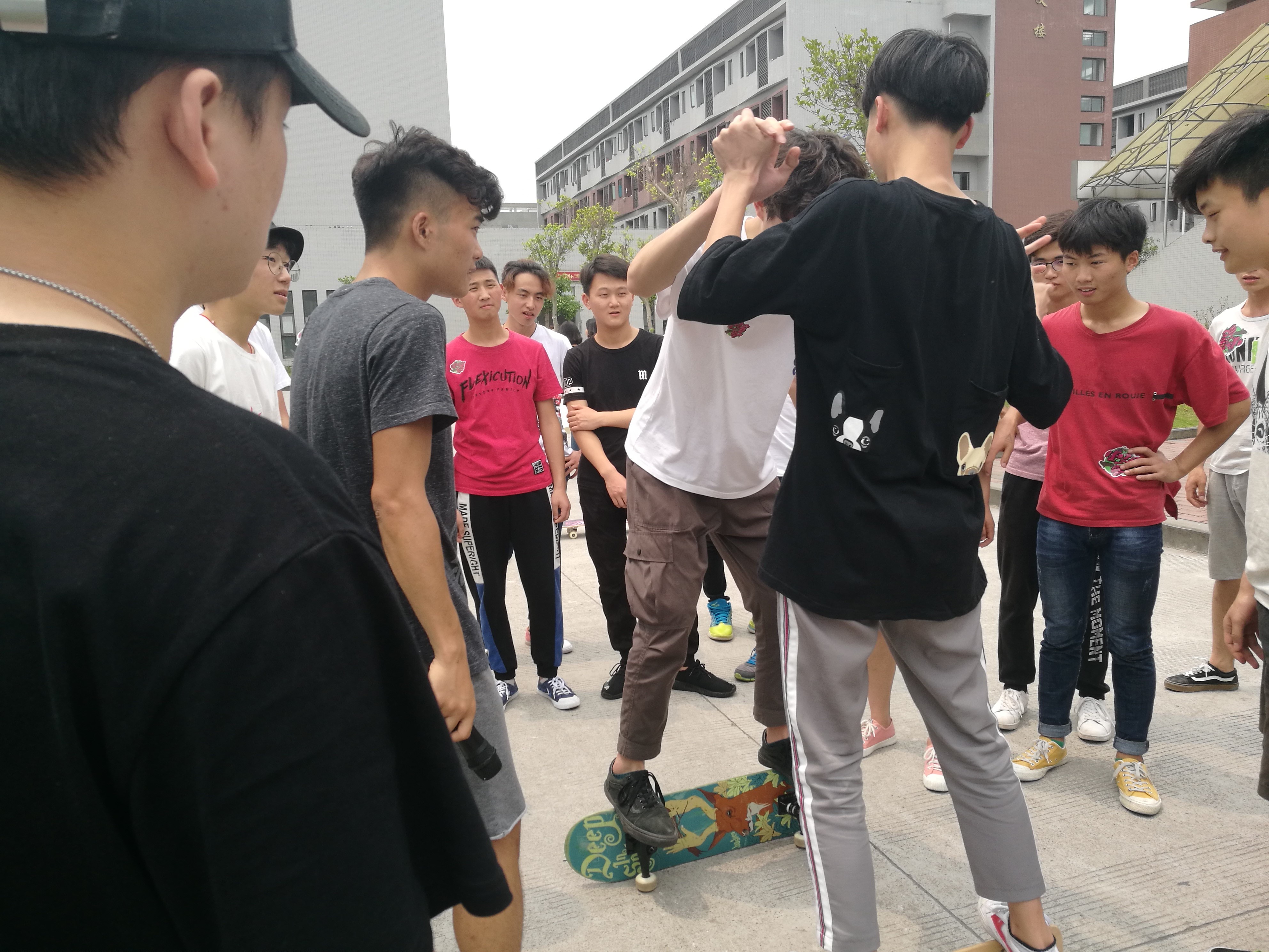 社团活动我校双桥校区滑板协会比赛