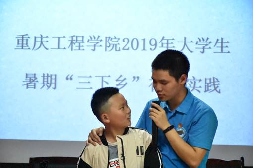 说明: C:\Users\acer\Desktop\计算机与电子信息学院 关爱儿童 7月13日\计算机与电子信息学院 关爱儿童 7月13日\照片\10.JPG