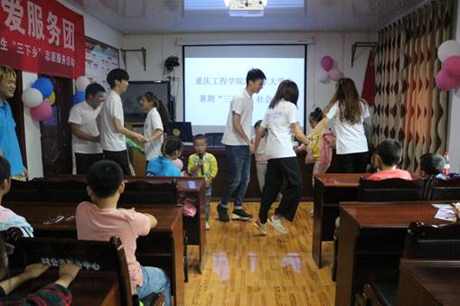 说明: C:\Users\acer\Desktop\计算机与电子信息学院 关爱儿童 7月13日\计算机与电子信息学院 关爱儿童 7月13日\照片\4.JPG